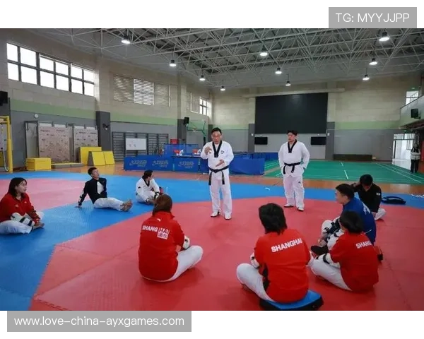 俱乐部在青训营引入外籍教练团以提高培养质量，俱乐部青训什么意思